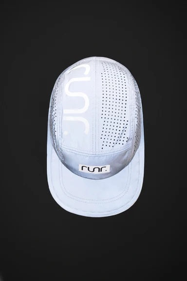 RUNR LUMOS REFLECTIVE TECHICAL RUNNING HAT - SLIVER